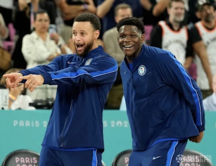 爱德华兹：库里是最伟大的控卫，他是我的好兄弟——我爱他